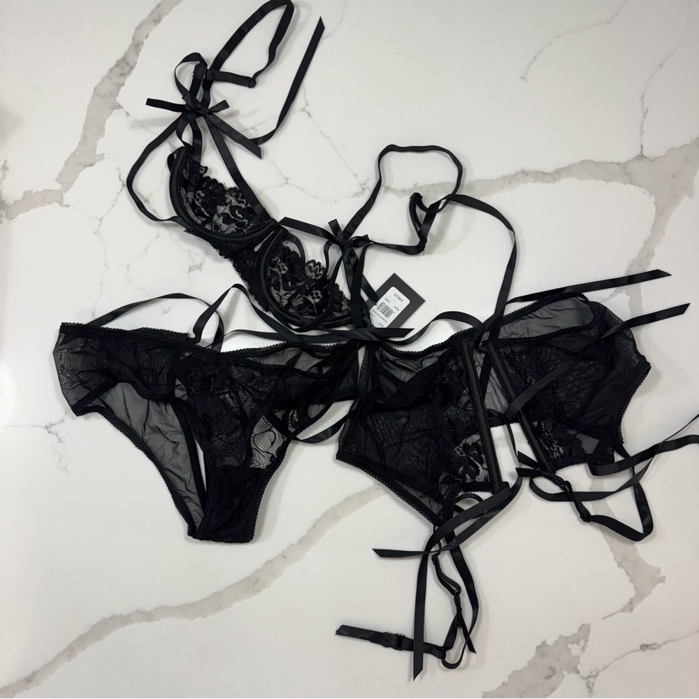 Frederick's of Hollywood Black Strappy Bra Intimates